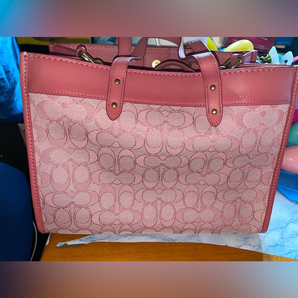 Field Tote 30 In Signature Jacquard in Taffy